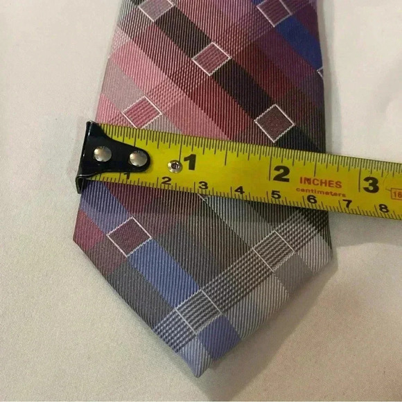 Kenneth Cole men  100% silk necktie - Picture 5 of 5